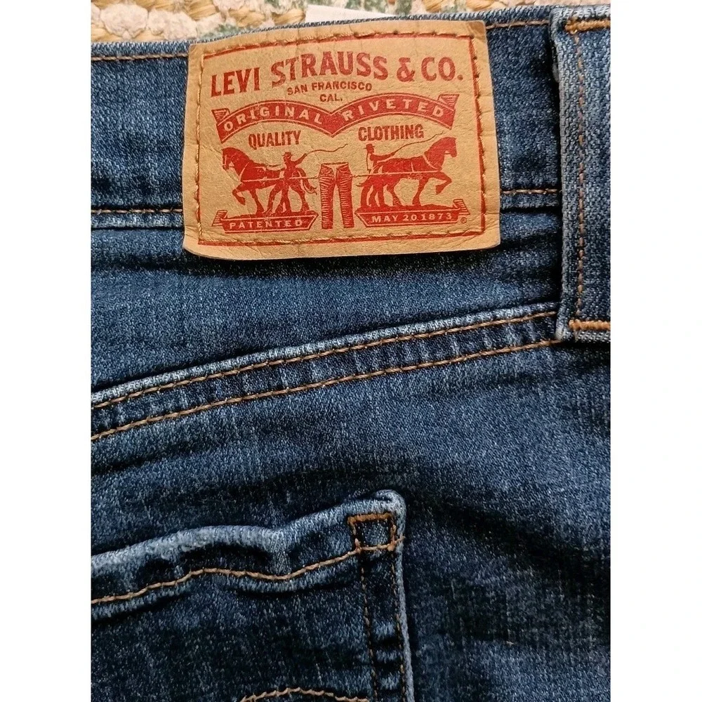 Levi's Mid Length Denim Shorts Women's Sz 32/12 Cuffed Blue Jean Shorts Stretch